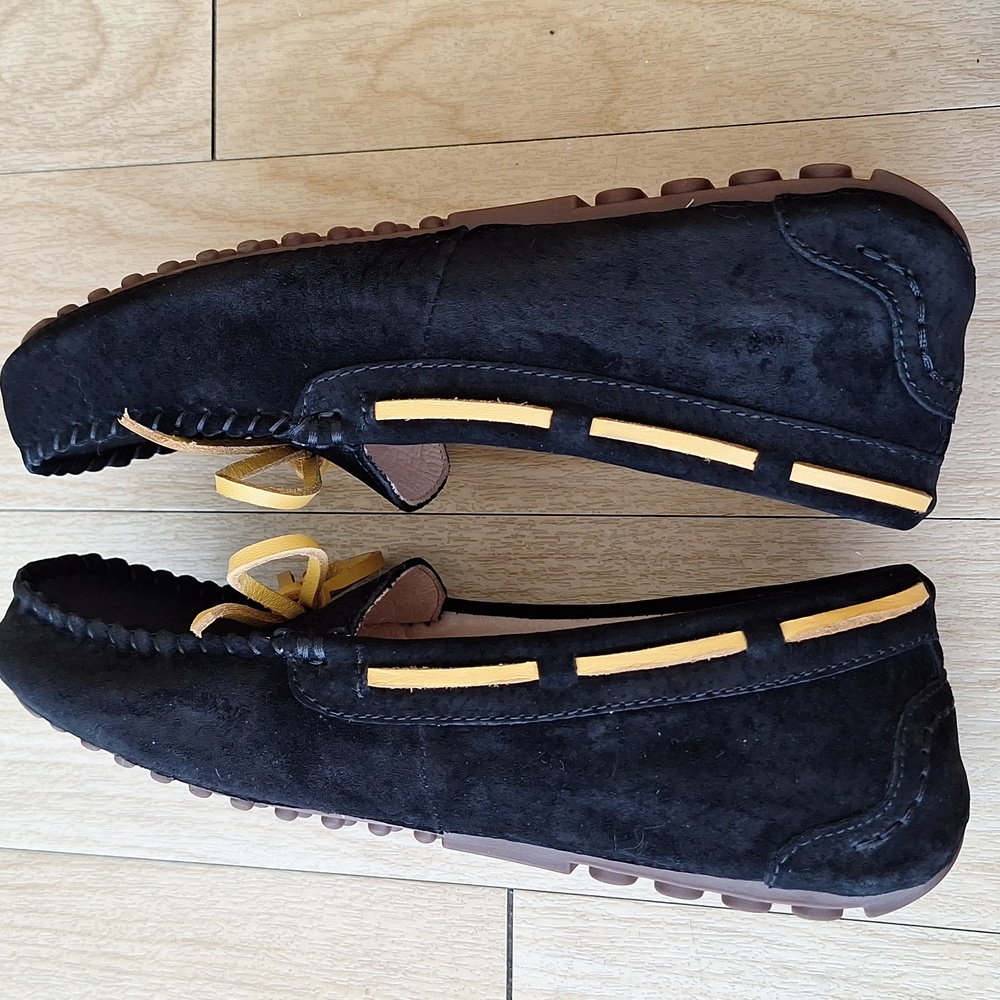 UGG Moccasin Women's Black Suede Slip On Shoese Size 35 - Picture 11 of 12